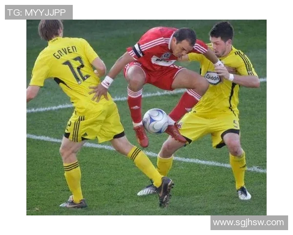 墨西哥足球传奇人物库阿乌特莫克的辉煌生涯与对足球的深远影响