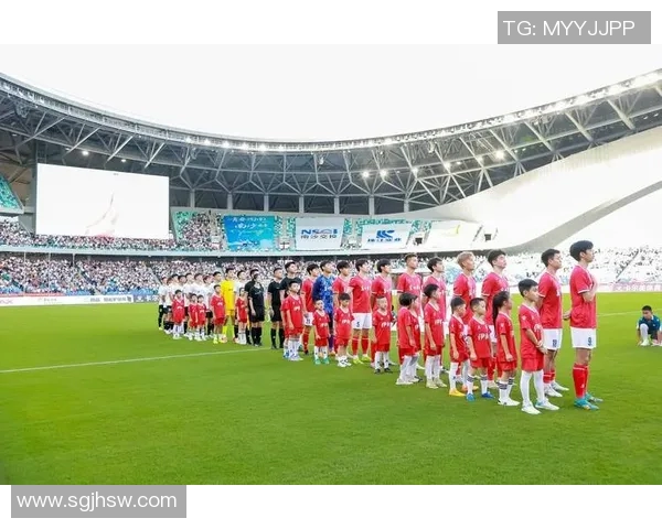 桂平足球球星崛起之路:从草根到职业赛场的奋斗历程与荣耀 桂平足球球星崛起之路:从草根到职业赛场的奋斗历程与荣耀